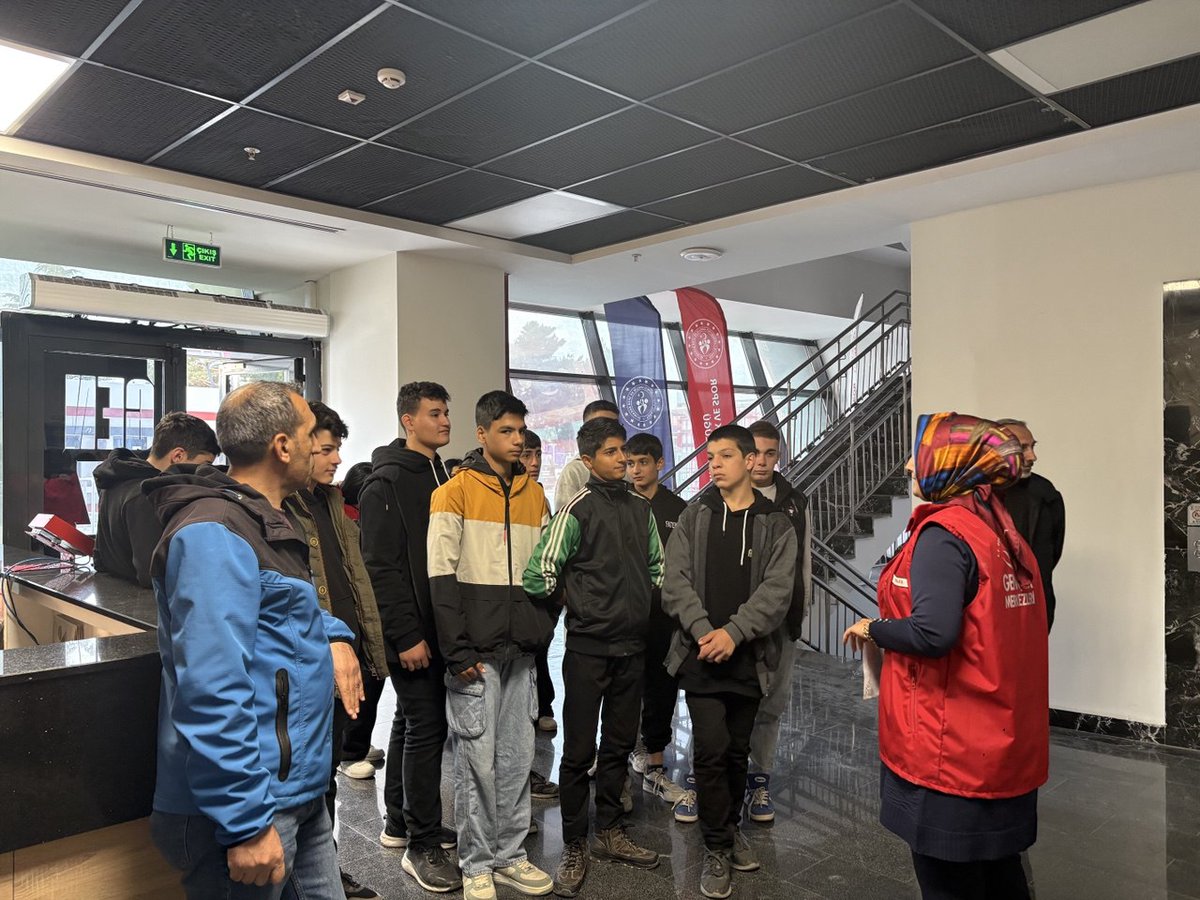 onuc_subat_gm's tweet photo. 📍 Erzincan On Üç Şubat Gençlik Merkezi 

"Okullar Merkezimde" projesi kapsamında Fatih Mesleki ve Teknik Anadolu Lisesi öğrencilerini ve kıymetli öğretmenlerimizi Gençlik Merkezimizde ağırladık. https://t.co/YH6fsqGczs