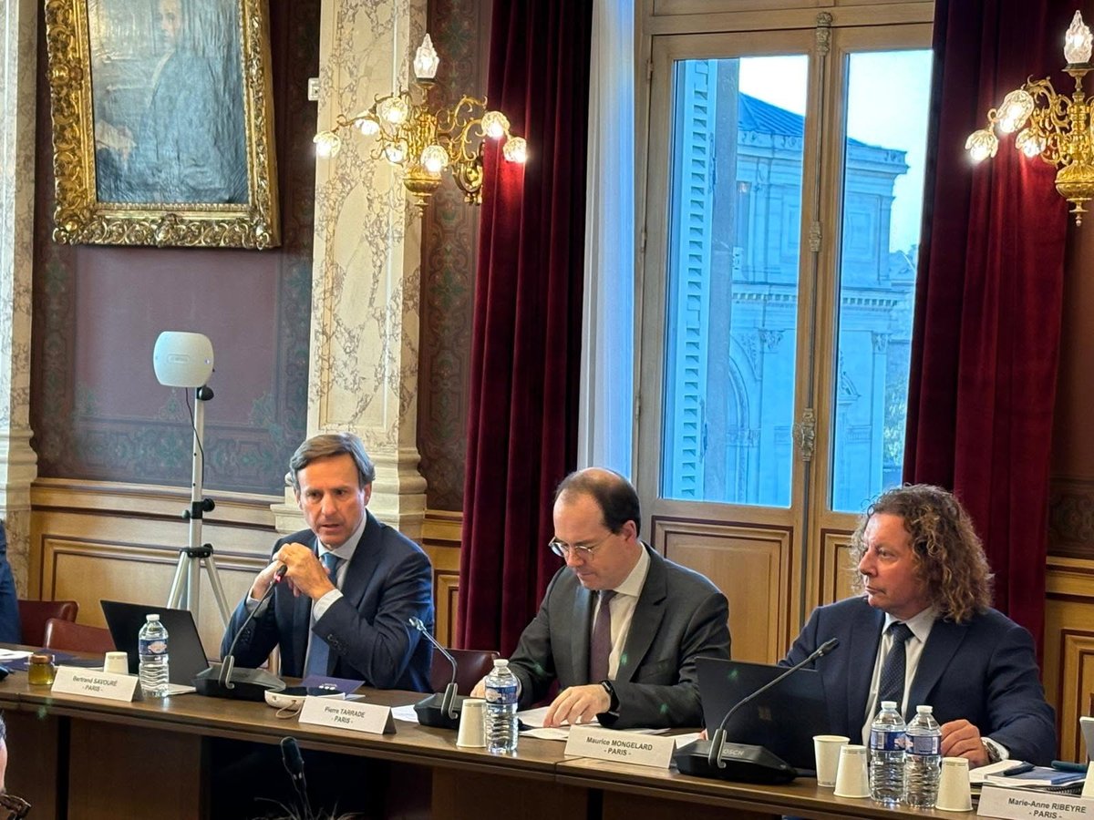 Les présidents des Chambres des grandes métropoles se sont réunis ce lundi 13 octobre à Paris, en présence, notamment, du Président du Conseil supérieur du notariat - Notaires de France, Bertrand Savouré, qui a ouvert la séance.