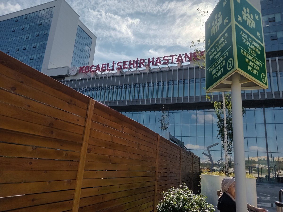 VARMI KIMSELER MUSAİT OLAN KAHVE ICIP TANISALM