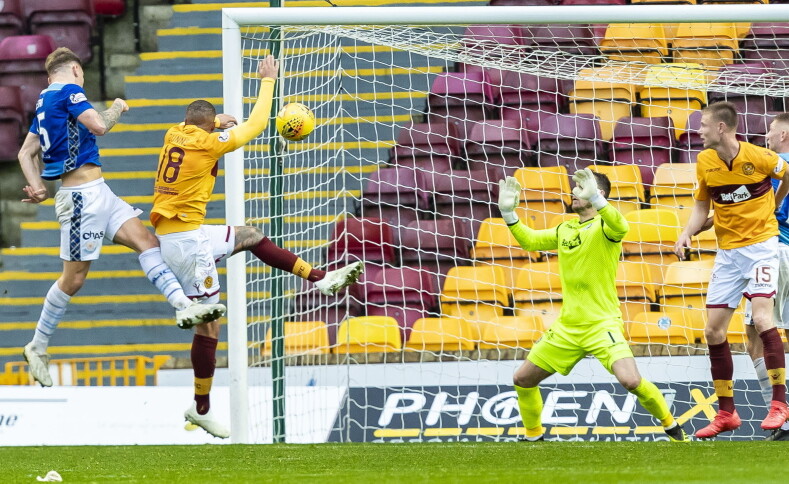 2018 | A Jason Kerr header, deep into injury time, grabs all three points for St Johnstone against Motherwell at Fir Park.
🎬&gt; youtube.com/watch?v=wBjMRi…