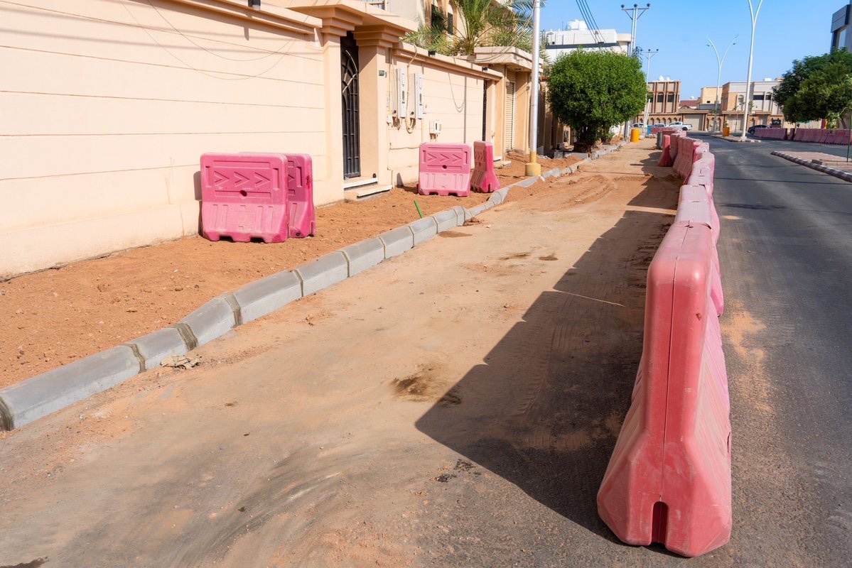 🏗️ | أعمال ومشاريع 

الراحة تبدأ من الأحياء السكنية 🏘️
☑️ وعشان نرفع مستوى رضاكم
☑️ ونعزز جودة حياتكم 

نعمل بكل احترافية 💪
🔅من أجل أحياء سكنية راقية متكاملة 🏡

💢 حي الجامعيين

📸 | #حائل_الأجمل 
#أمانة_منطقة_حائل