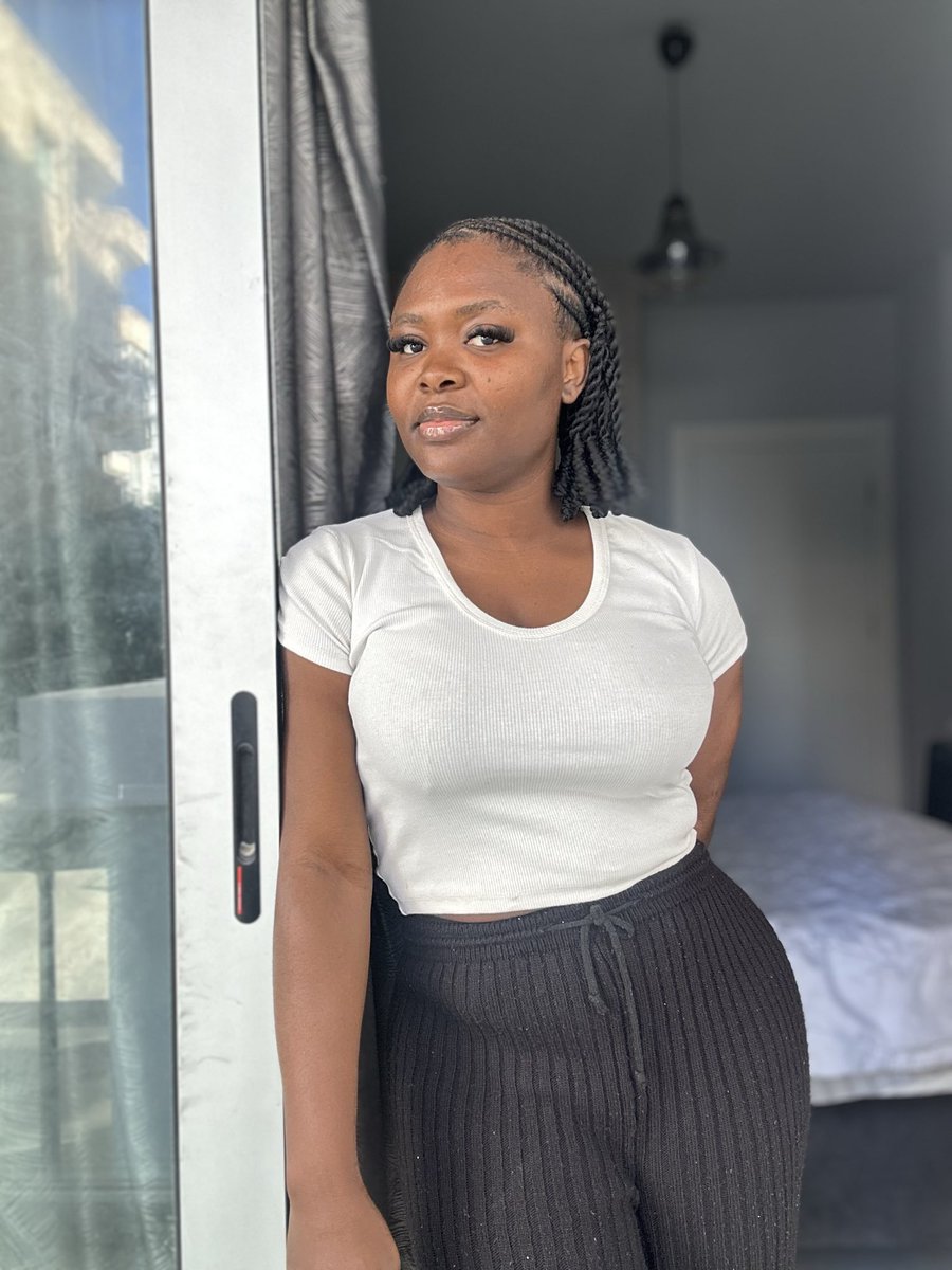 Deedefiempress8's tweet photo. Hey algorithm, it’s Dee — this time with a face 😉

To some of you, I taught you how to make your first 4figures through jobs.
To some, I’m your alpha caller.
To others, I’m your mentee.
To some projects, I’m their advisor.

Having worked with over a hundred projects
And bought into a thousand rugs,
I’m still Dee.

Behind this account,
I hold a BSc in International Relations as my first degree
And I’m currently earning the degree that’ll make me an attorney 💀.

@dexscreener 
@phantom 
@TrustWallet 
@zerion  it’s time to give me a follow 💀