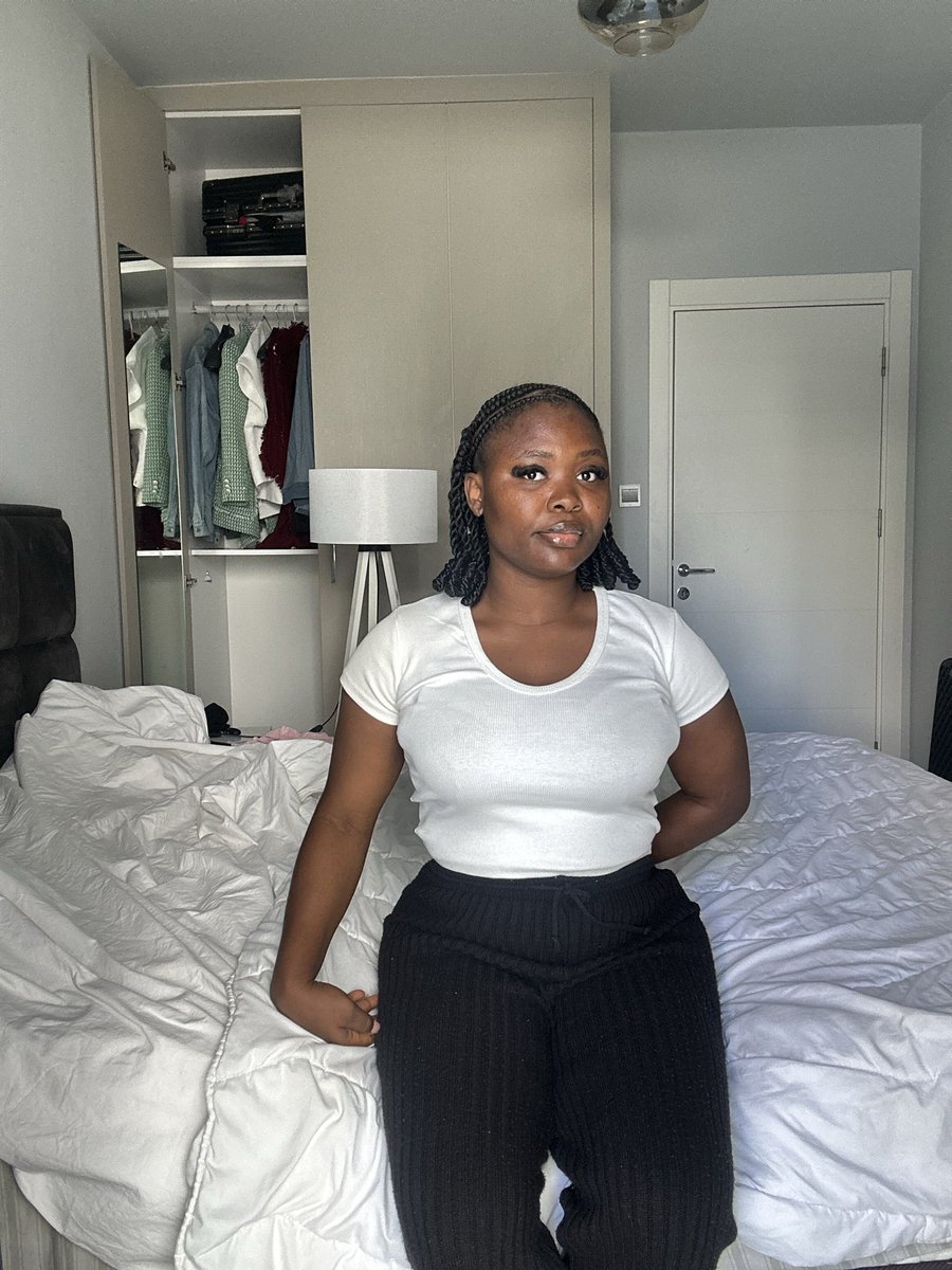 Deedefiempress8's tweet photo. Hey algorithm, it’s Dee — this time with a face 😉

To some of you, I taught you how to make your first 4figures through jobs.
To some, I’m your alpha caller.
To others, I’m your mentee.
To some projects, I’m their advisor.

Having worked with over a hundred projects
And bought into a thousand rugs,
I’m still Dee.

Behind this account,
I hold a BSc in International Relations as my first degree
And I’m currently earning the degree that’ll make me an attorney 💀.

@dexscreener 
@phantom 
@TrustWallet 
@zerion  it’s time to give me a follow 💀