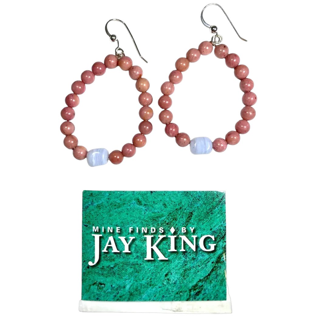 Jay King DRT Sterling Silver Angel Skin Coral Blue Lace Agate Dangle Pierced Earrings Mint
#rubylane #vintage #earrings #beads #SterlingSilver #designer #hautecouture #Christmas2025 #vintagejewelry #giftideas #glam #fashionista #jewelryaddict  #vintagebeginshere #treasures