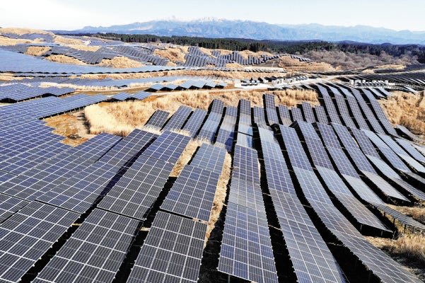 冷静になりいろんな視点から見ていくのが大事です。山とか田んぼとか見れば太陽光パネルがあります。環境破壊につながっています。あと、経済にもつながってしまうよ。太陽光パネルの影響しているよと報道してもらいたいわ。デメリットしかありませんから。

(関連記事↓) shinchanhitori.com/entry/book/sdg…