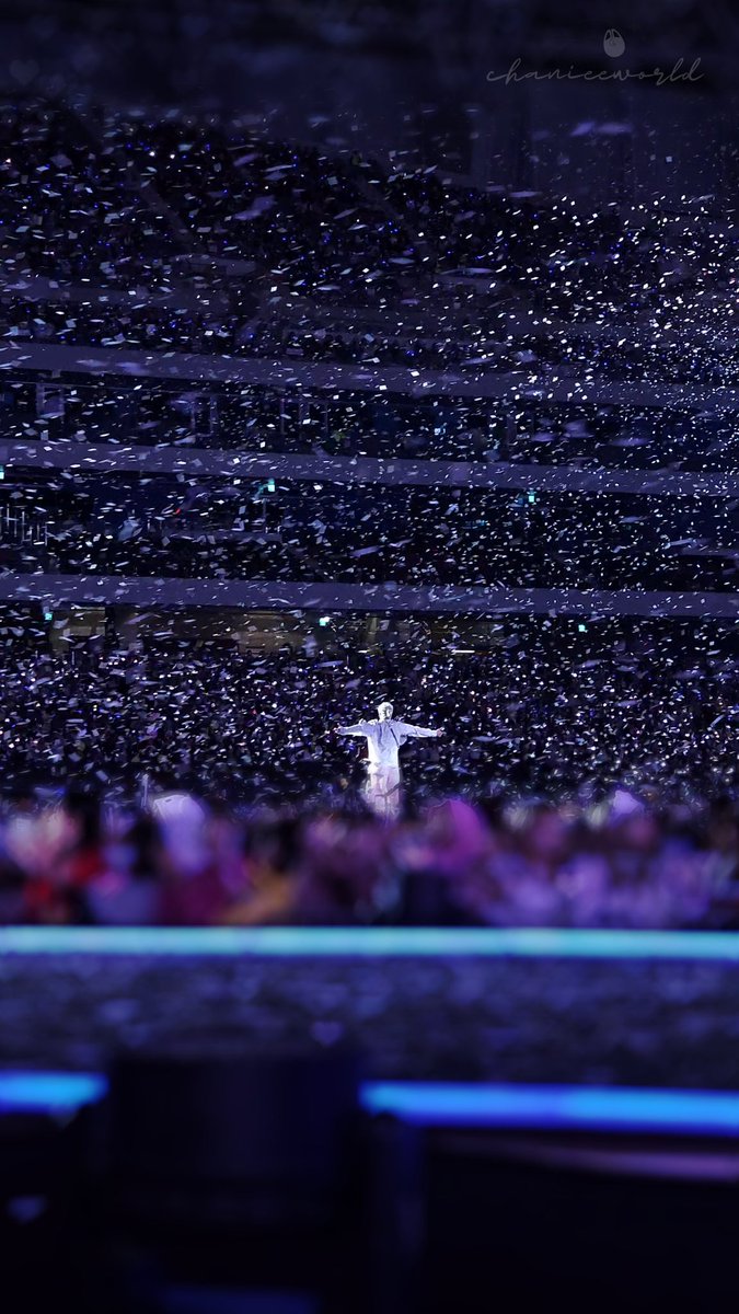 THIS PIC OF CHAN OMG 😭❤️‍🩹