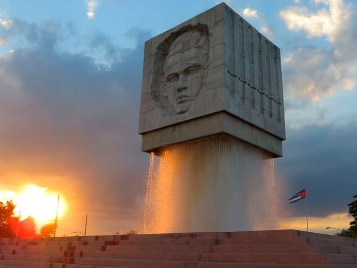 Segundo al mando en los sucesos del 26 de julio de 1953, Abel Santamaría nació el #20deOctubre de 1927. "El más generoso, querido e intrépido de los asaltantes al Moncada. El alma del Movimiento", al decir de Fidel.
#TenemosMemoria