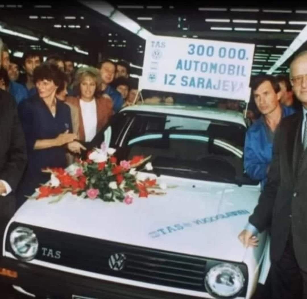 OsmanHalilbasic's tweet image. I onda je dosla SDA i njihova demokratija #BiH #Sarajevo #Golf #TAS