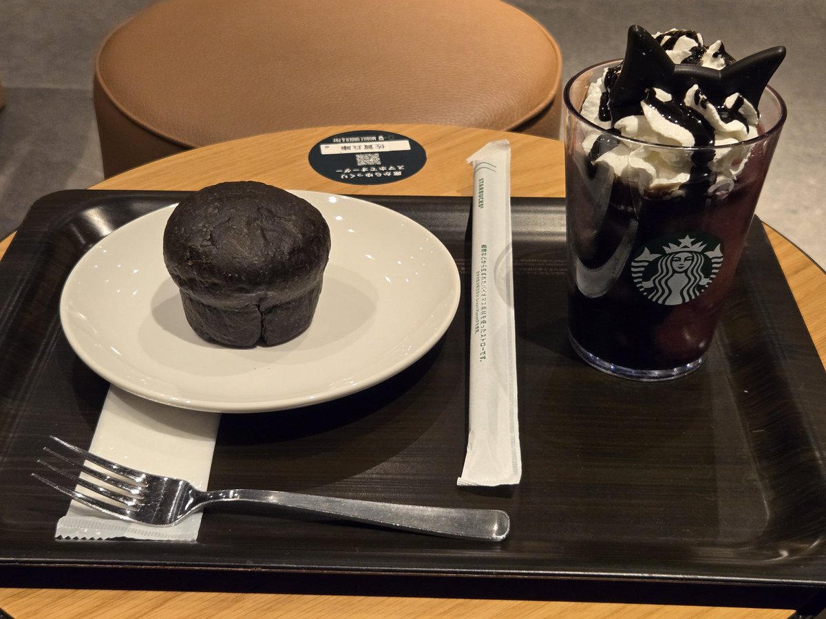 516Megane's tweet photo. 仕事終わりのスタバ
スタバに来たのは何年ぶりだろう・・・

#スターバックス
#ハロウィンチョコandベリーデニッシュ
#アサイーベリーフラペチーノ https://t.co/MZpBjoomKK