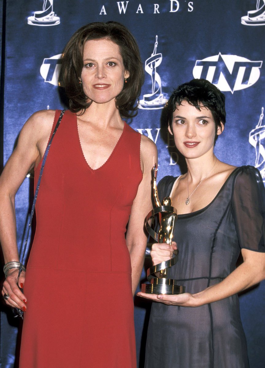 winona ryder and sigourney weaver🤎