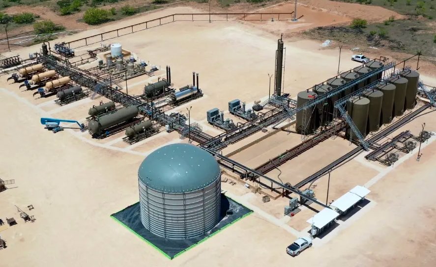 ¿Camino al despeñadero?

La eventual venta de la participación de Ecopetrol en el yacimiento del Permian, en Estados Unidos, implicaría desprenderse del activo más rentable de su portafolio de hidrocarburos. 

En esta cuenca, el costo de levantamiento oscila entre 5 y 6 dólares