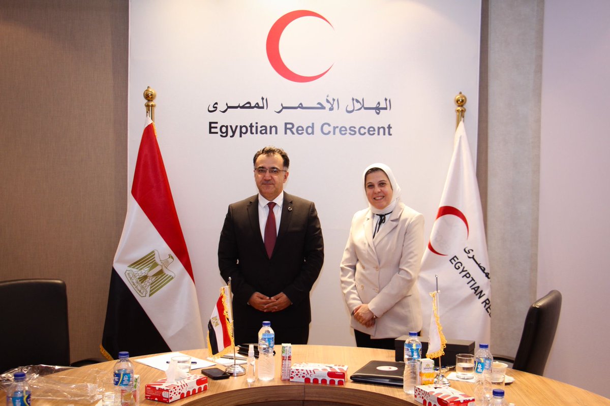 Uluslararası İşler ve Göç Hizmetleri Genel Müdürümüz Alper Küçük, Kahire’de gerçekleştirdiği temaslar kapsamında bir dizi görüşme gerçekleştirdi.

▪️İlk olarak Filistin Kızılayı CEO’su Khalid Abu Goush ile yapılan görüşmede Filistin Kızılayı’na ait hastane ziyaret edildi.
