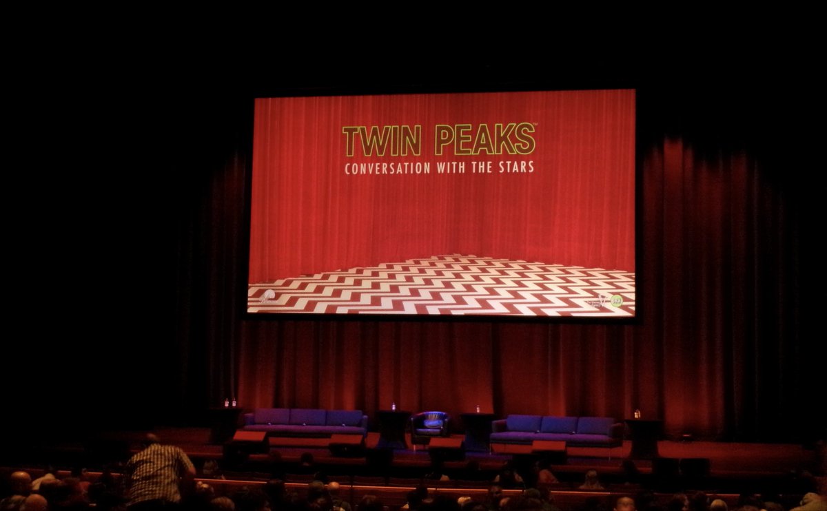 Posting late but i went to the Twin peaks conversation with the stars event and i met Sheryl lee!!! She is soooo cute in person Bwahahaha