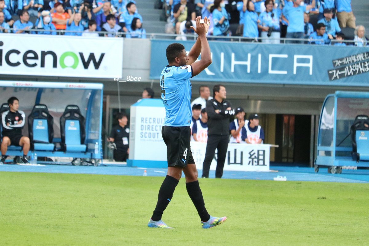 __8bee's tweet photo. おかえりジェジ🇧🇷
チャント聞きながら何回も手振って拍手してくれてた👋🏻👏🏻
#frontale #ジェジエウ #Jesiel https://t.co/qCiswnX4Cm