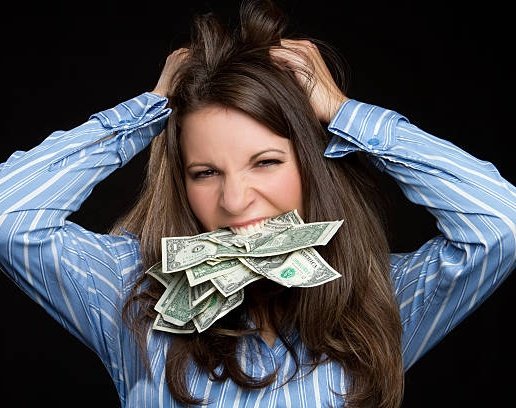 बिस्तर पर पड़े लकवाग्रस्त पति से भरण-पोषण के नाम पर संपत्ति लूटने के लिए लालची निर्दयी फेमिनिस्ट पत्नी ने उसे कोर्ट में घसीटा। मद्रास हाईकोर्ट ने महिला को दिखाया बाहर जाने का रास्ता। 
*सरकार पुरुषों के टैक्स से महिलाओं को आत्मनिर्भर बनाने हर साल 4.5 लाख करोड़ "बर्बाद" कर देती है।