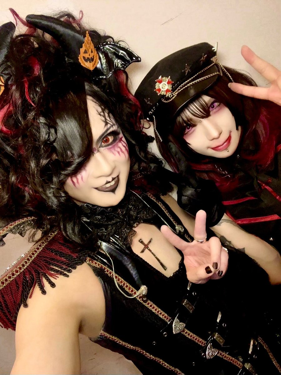 生誕主催、4番手！Rorschach.incのゆーりさんと☺️
Rorschach.incさんも昨年に引き続き今年も出演して頂きましたー✨
去年より仲良くなれた気がしてる（笑）
今年もイベントを盛り上げてもらえて嬉しかったでーすψ(｀∇川)ψ
またお誘いしまーす😆