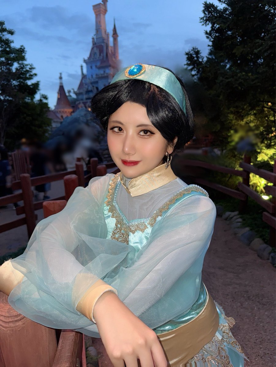 18日はかわいいプリンセス達とジャスミンでいました✨🕌🧞‍♂️
小さい頃からの憧れのプリンセスになれて幸せ！！初めての服作りも頑張ったよ～❣️
 
 #Dハロ仮装
 #Dハロ仮装2025