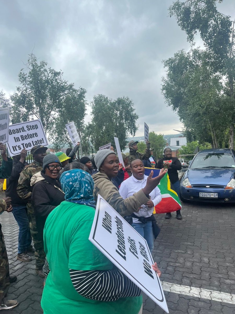ForcesPFSA's tweet image. 🚨 LIVE: Progressive Forces of South Africa outside RTMC Head Offices 🚨
We are here today to demand accountability from the RTMC Board and the immediate investigation of Interim CEO Refilwe Mongale.
In just a few months, she has:
• Terminated over 30 OMVL contracts, cutting…