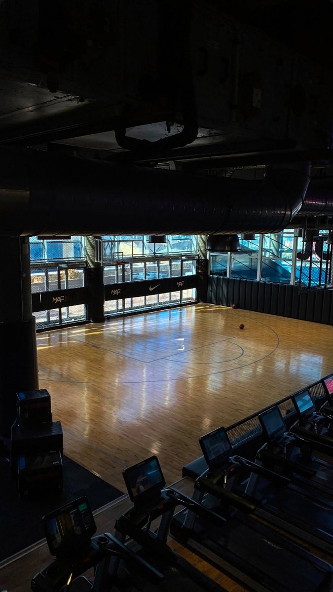 Her gün sporunu aksatmayan insandan birazcık korkacaksın ya.