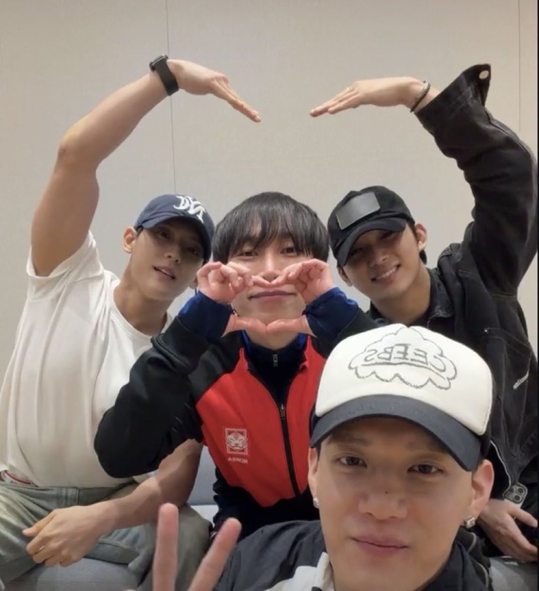 ss719647020's tweet photo. #2025MAMAVOTE #BTOB #비투비 https://t.co/UjVI0PqYiy