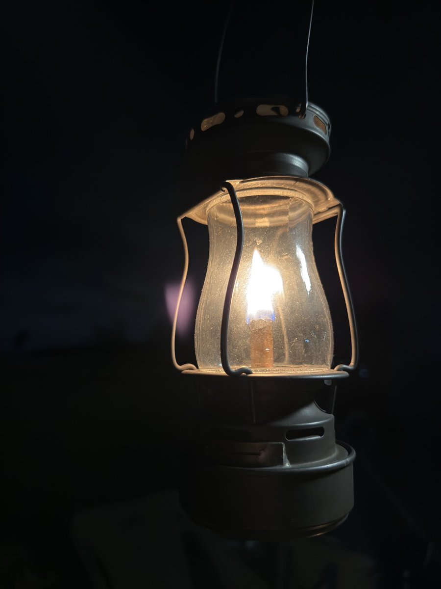 こんばんは！ まったりキャンプ中、ヴィンテージランタンがワクワク