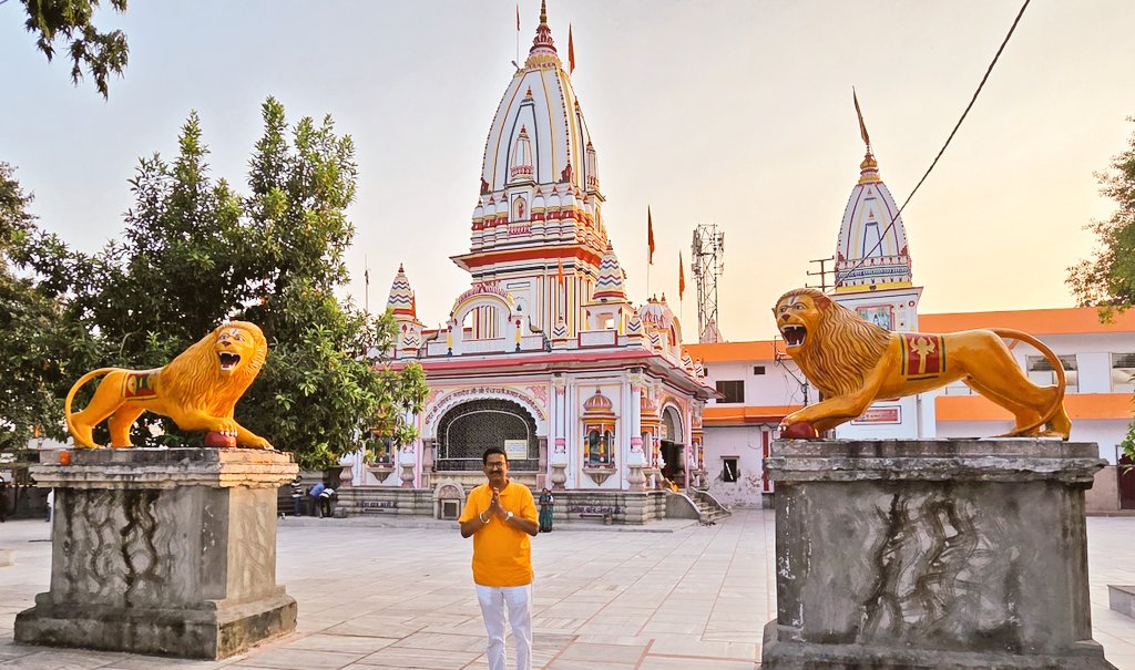 दक्षेश्वर महादेव मंदिर जहाँ शिव का हुआ आत्मविस्मरण, सती का हुआ आत्मदाह

हरिद्वार के पवित्र कनखल क्षेत्र में अवस्थित दक्षेश्वर महादेव मंदिर उस भूमि का प्रतीक है जहाँ स्वयं भगवान शिव ने क्रोध और करुणा, त्याग और तांडव सभी रूपों का साक्षात् प्रदर्शन किया। यह वही पुण्यभूमि है जहाँ सती