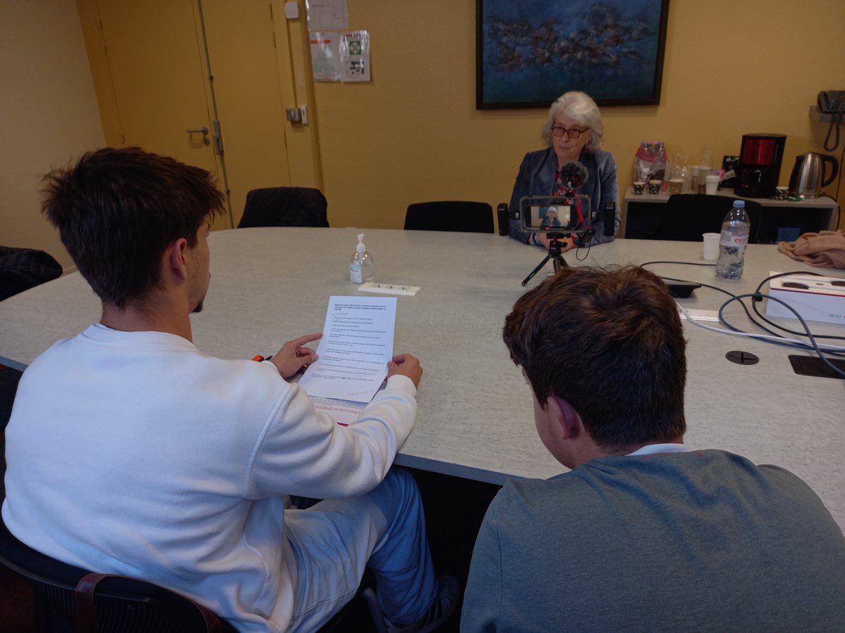 Les élèves de la classe média du lycée Martin Nadaud de <a href="/villedetours/">Ville de Tours</a> (<a href="/ac_orleanstours/">Académie d'Orléans-Tours</a>) ont interviewé, vendredi dernier, la conseillère et membre du collège de @arcom, <a href="/BeneLesage/">Bénédicte Lesage</a> sur le rôle de l'Europe dans la régulation audiovisuelle et numérique.