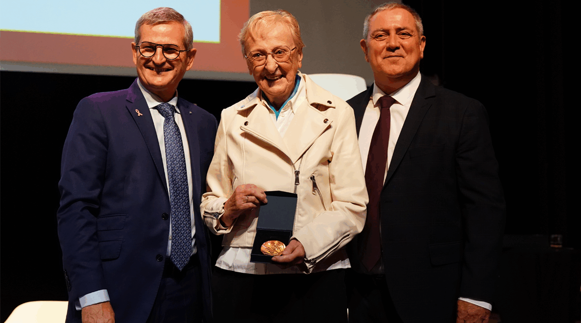 Marie-Claire Gautier, figure emblématique du basket seine-et-marnais, a reçu la médaille d'or de la FFBB il y a quelques jours 🏅

🗞️ basket77.fr/2025/10/marie-… 

#Basket77