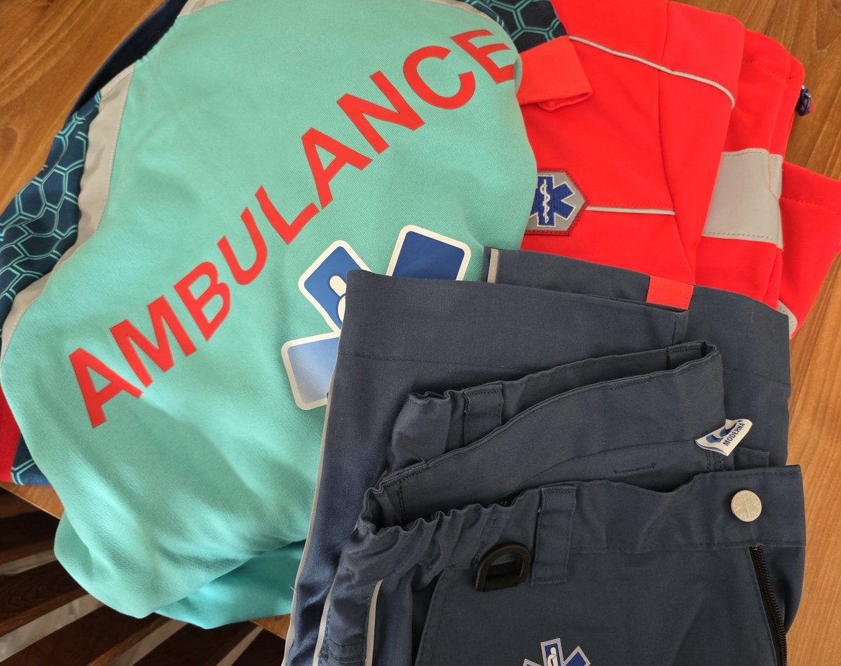 CeeJay0709's tweet image. Ik denk dat ik hier wel vragen over ga krijgen, maarre wordt vervolgd 😉 

#ambulance #kleding #nieuwuniform #uniform #werk