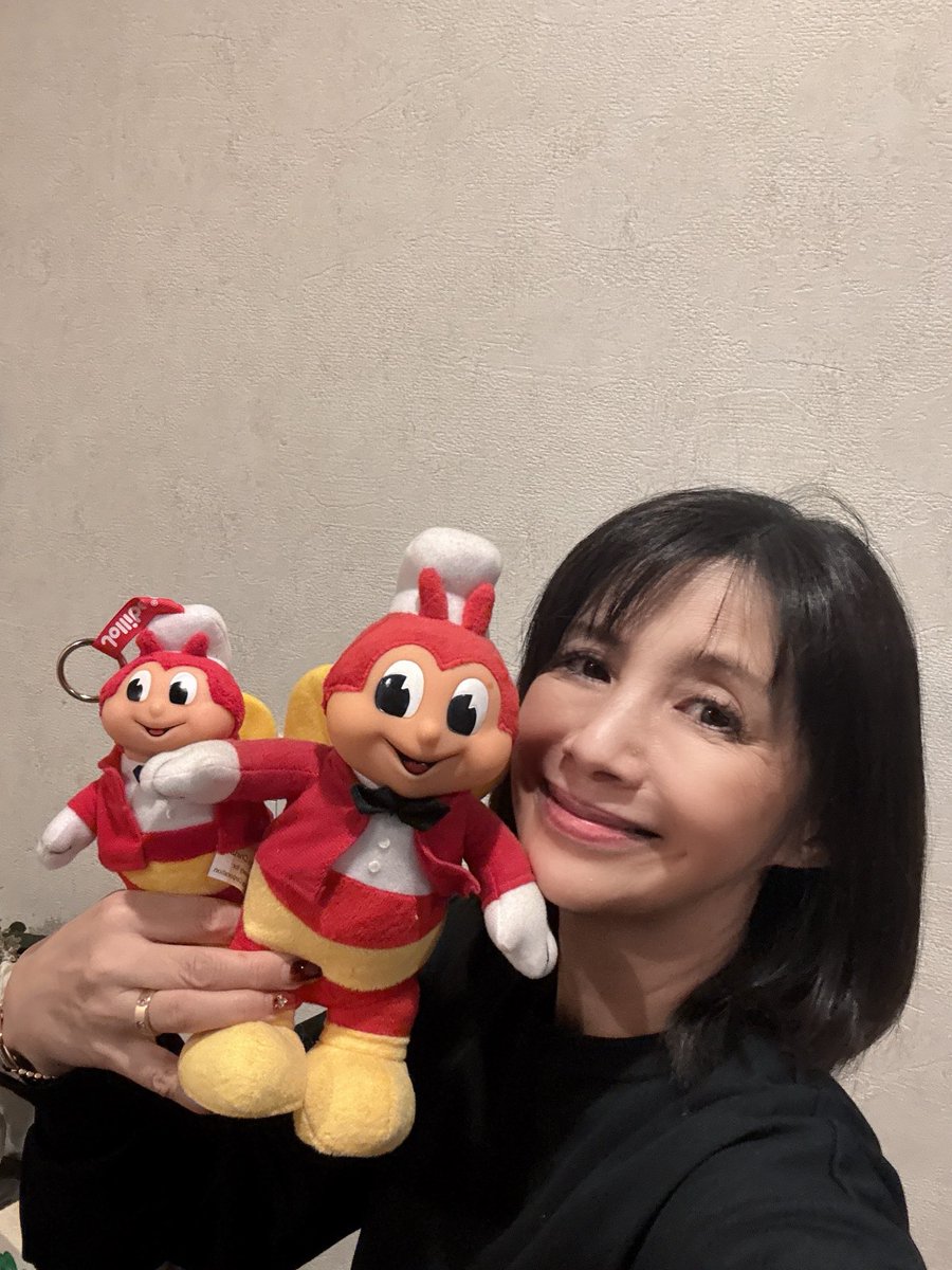 フィリピン🇵🇭のファンの方がご来店してjollibeeのストラップをお土産