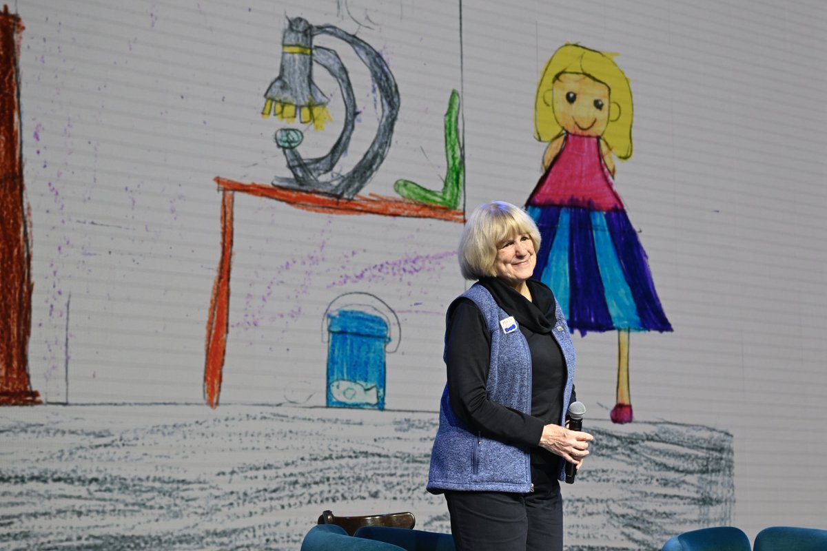 fpa's tweet image. 🧬 2025 Princess of Asturias Laureate for Technical and Scientific Research Mary-Claire King visited the exhibition resulting from the “Genes that Heal” activity, part of the “Taking the Floor” educational programme for schools. She also met with pupils and teachers who…