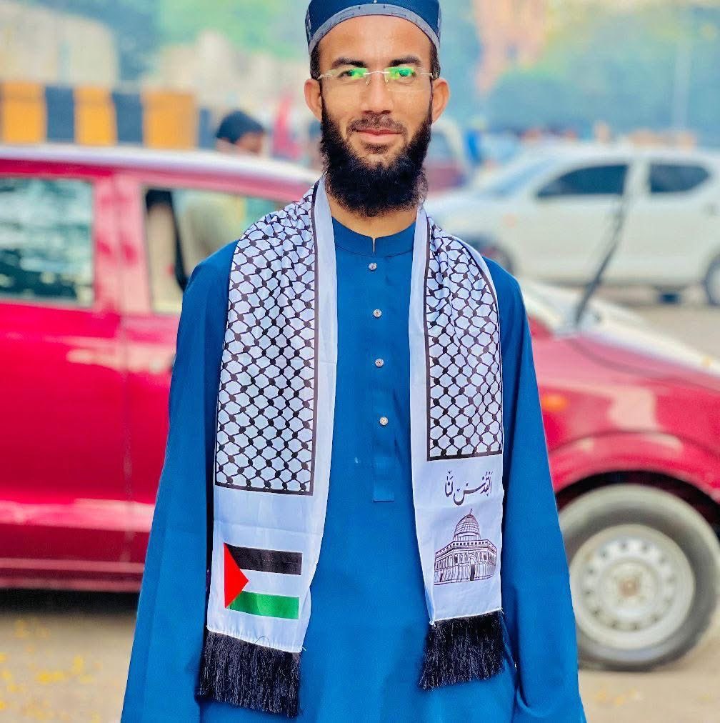 کراچی شاید پاکستان کا وہ شہر ہے جہاں شہادتوں کی ایک المناک داستان ہے، آج پھر ظالم سفاکوں نے  بھائی احمد پیرزادہ کو کراچی میں بے دردی سے شہید کر دیا ۔

ہے لہو شہیدوں کا نقش جاوداں یارو
مقتلوں میں ہوتی ہے آج بھی اذاں یارو

کُمیل احمد معاویہ