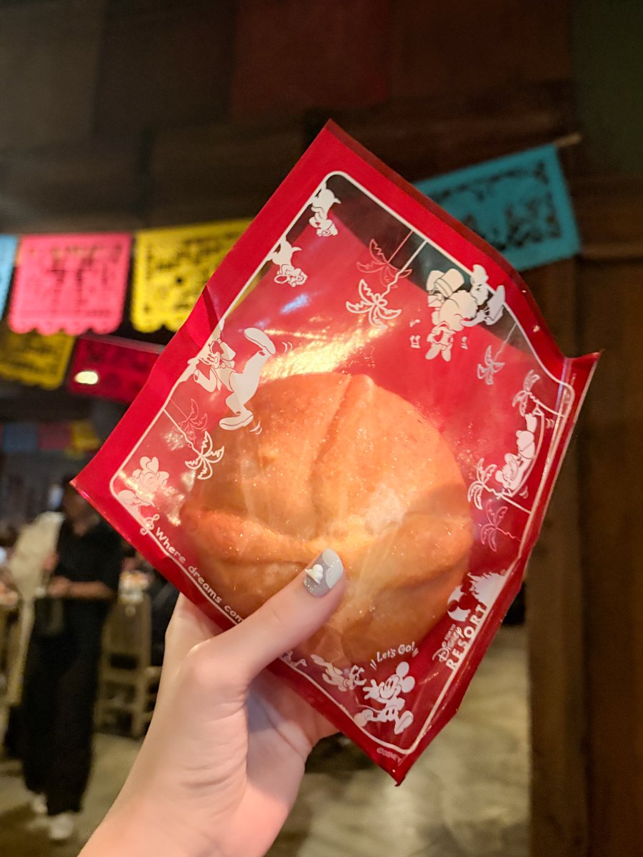 mame_made's tweet photo. 一部だけどこの前ディズニーランドとシーで食べたものたち🌮🩷
どれも美味しかったけど、1、２枚目のフードがめっちゃ美味しかった〜！！
ハロウィンフードいい🎃 https://t.co/98Og57oDM6