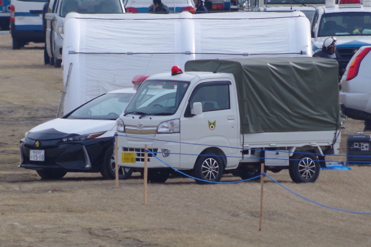 熊本県機のハイゼットトラック

最近は国費で軽トラが配備されてますが、2017年(だったかな？)に県費で配備された同車。

無線機とサイレンアンプ搭載で緊急走行可能となってます😂