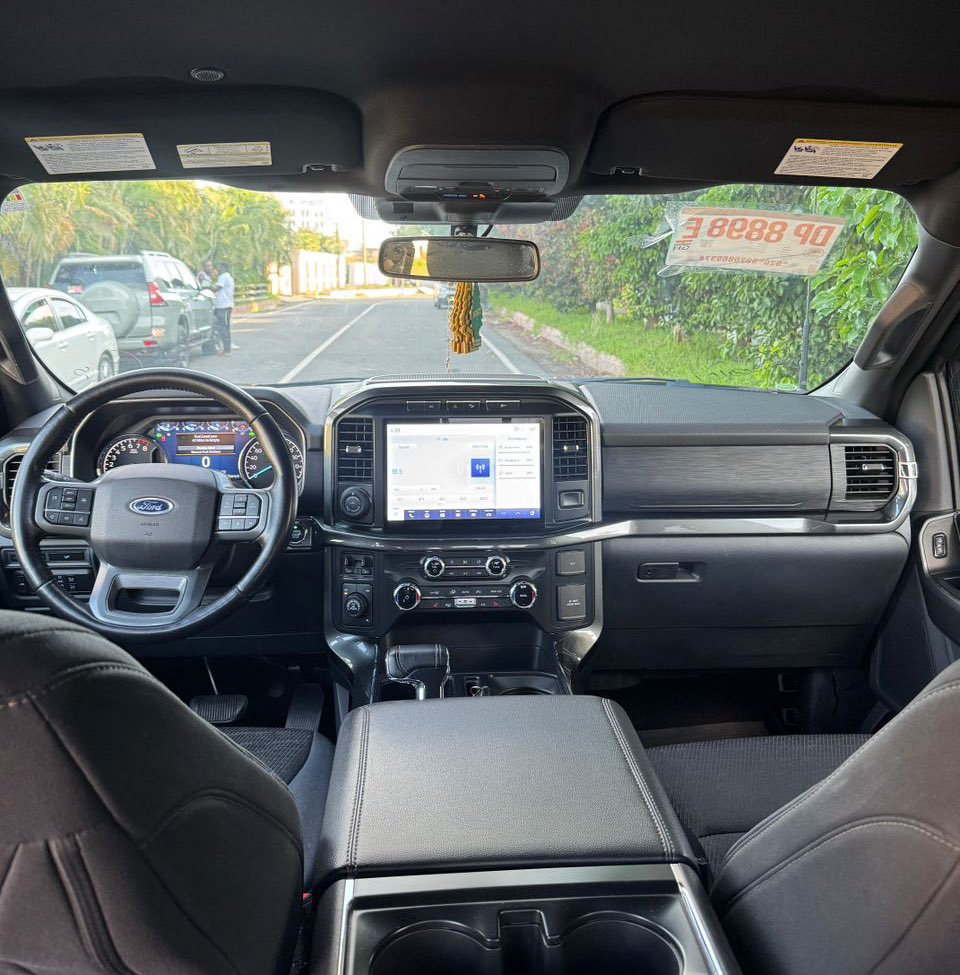 FrankDoe101's tweet photo. 2022 Ford F-150 XLT
5.0 V8 engine 
70k miles 
Remote keyless entry &amp; start 
Heated &amp; Cooling seats
Panoramic roof 
CarPlay
Blindspot Monitoring
Power tailgate 

Price - 890k p3 

WhatsApp no in bio 

#YourCarGuy 🚘🕺🏽 https://t.co/vJzMqkRTF2