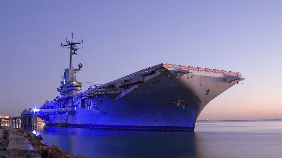⚓ USSレキシントンは、第二次世界大戦期に就役したエセックス級