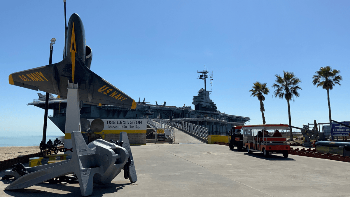 ミュージアム　アメリカ ⚓ USSレキシントンは、第二次世界大戦期に就役したエセックス級
