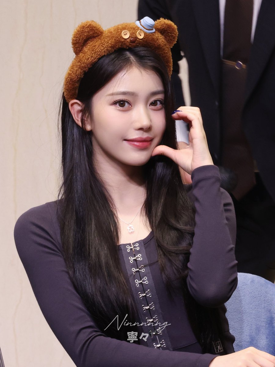 Neinei_Jo's tweet image. 251019 후즈팬 대면 팬싸 Whosfan対面ファンサイン会

☺️👈🏻🐻

#Kep1er #ケプラー #케플러
#XIAOTING #샤오팅 #션샤오팅 #심소정 #沈小婷 #シャオティン