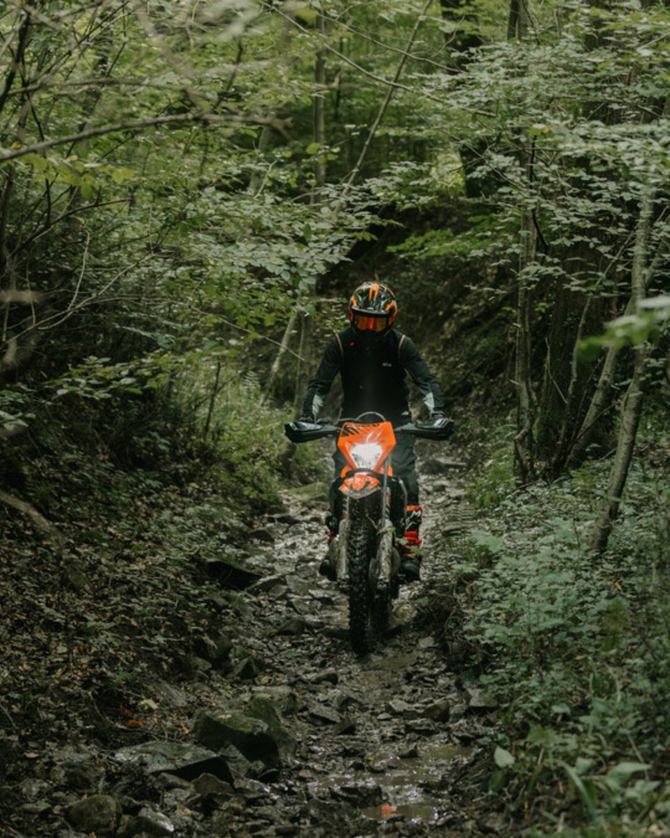 KTM_UK's tweet photo. The enduro machine that will take you through the toughest challenges, fast.
Click the link to check out the KTM 300 EXC HARDENDURO. https://t.co/FEE2uaihID
#KTM #ReadyToRace #nduro #KTM300EXCHardEnduro https://t.co/4vRcS7lSf1