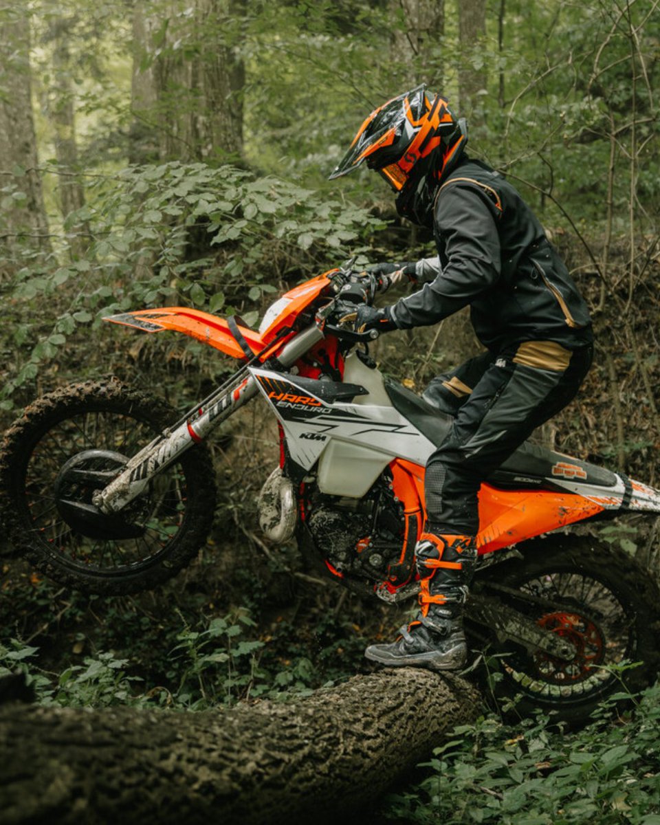 KTM_UK's tweet photo. The enduro machine that will take you through the toughest challenges, fast.
Click the link to check out the KTM 300 EXC HARDENDURO. https://t.co/FEE2uaihID
#KTM #ReadyToRace #nduro #KTM300EXCHardEnduro https://t.co/4vRcS7lSf1