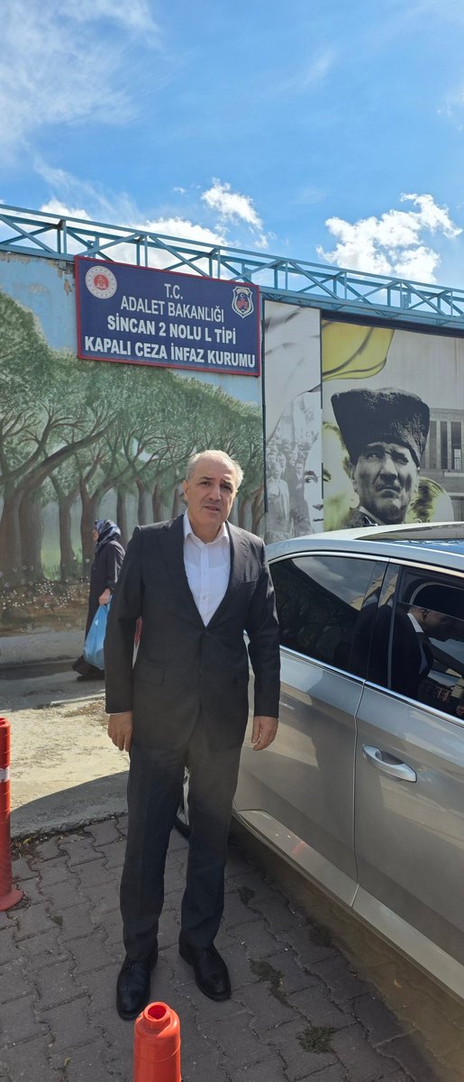 "ÖZGÜRLÜK KAİNATIN İKİNCİ GÜNEŞİDİR"

Haksız yere cezaevinde tutulan değerli milletvekili arkadaşım Hüseyin Kocabıyık’ı ziyaret ettim. Sağlığı ve morali çok şükür yerinde. Vaktini okuyup yazarak değerlendiriyor.

​Masumiyetine, haksız yere cezaevinde tutulduğuna şahidiz. Adalet