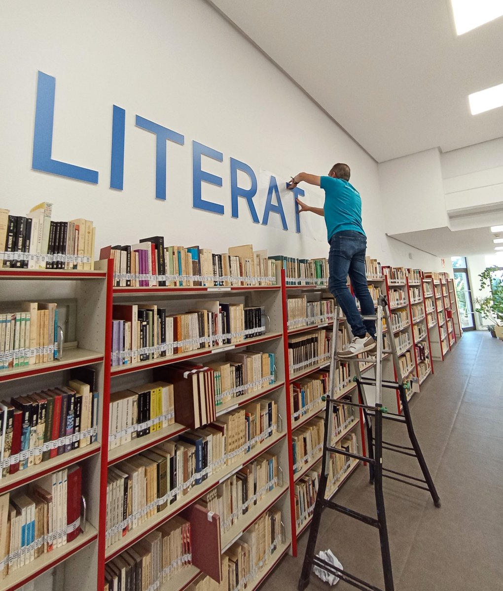 BibEduUsal's tweet image. Casi, casi tenemos terminada la señalética 🤗🤗
Aquí os dejamos algunas fotos para que veáis lo bonita que está quedando la biblioteca.
