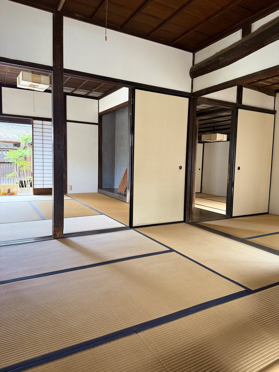 t_fawkik's tweet image. 伊能忠敬旧宅

旧宅は、まず小野川のかわべりに正門と店舗が並び、店舗の奥には炊事場が続きます。さらに奥には、書院や土蔵が残されています。
（香取市より)

Past photos. 10.13

#旧宅 #佐原 #千葉
#写真好きな人と繋がりたい
#iPhoneで撮影