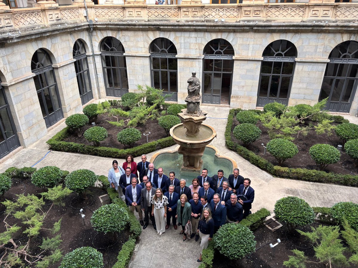 ErikDom83's tweet photo. Recibimos la visita de los presidentes y presidentas de las Diputaciones de toda España.

Gracias a @MJGarciaPelayo por venir a #Jaén y reunir a las administraciones provinciales para trabajar conjuntamente por todos los ciudadanos.

👉🏼 Jaén también necesita un cambio. https://t.co/5yY5pi0wio