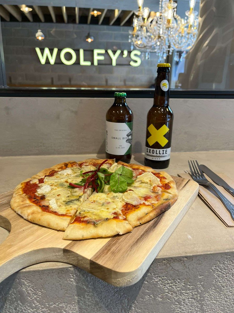 The <a href="/Ronin_Network/">Ronin</a> event for the 25th is heating up quite nicely!

We have 23 people registered and waiting to use their $RON for our mouth watering pizza's!

Normally, this cheeze-louise pizza cost's £15 however, it will cost you 25.86 $RON(£7.50p) 🍕
