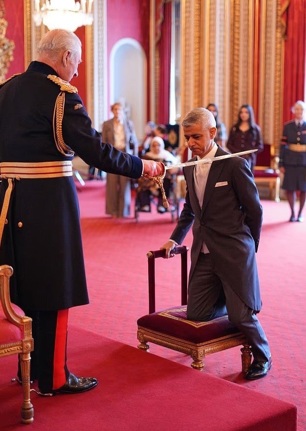 ArchRose90's tweet image. The accusation that Sadiq Khan was part of a grooming gang cover-up in London just makes this image even more revolting.
An insult to victims.
Knighthood should be rescinded.