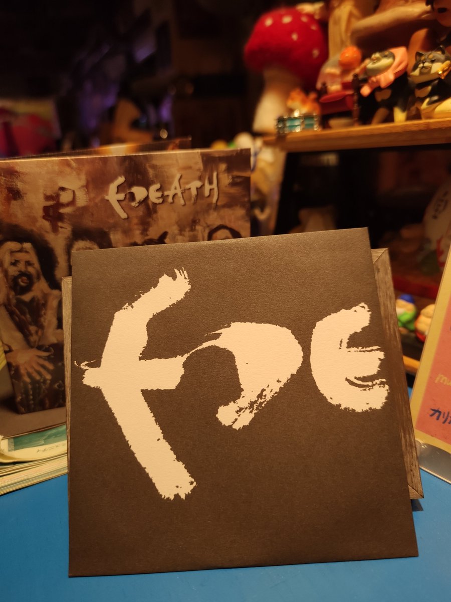mogumog56719408's tweet photo. EDEATH(エデス)的首张专辑CD已上架阿佐ヶ谷mogumogu。
EDEATH是一支自称“辺境メルティックアートロックバンド”的日本地下乐队,成立于2022年,以大阪为中心活跃于实验摇滚、噪音和迷幻音乐场景。
#edeath #inuijun #DaoudAkira #chikaco #ジーザスAO
#mogulabel #阿佐ヶ谷mogumogu https://t.co/0tGpIUXLQc