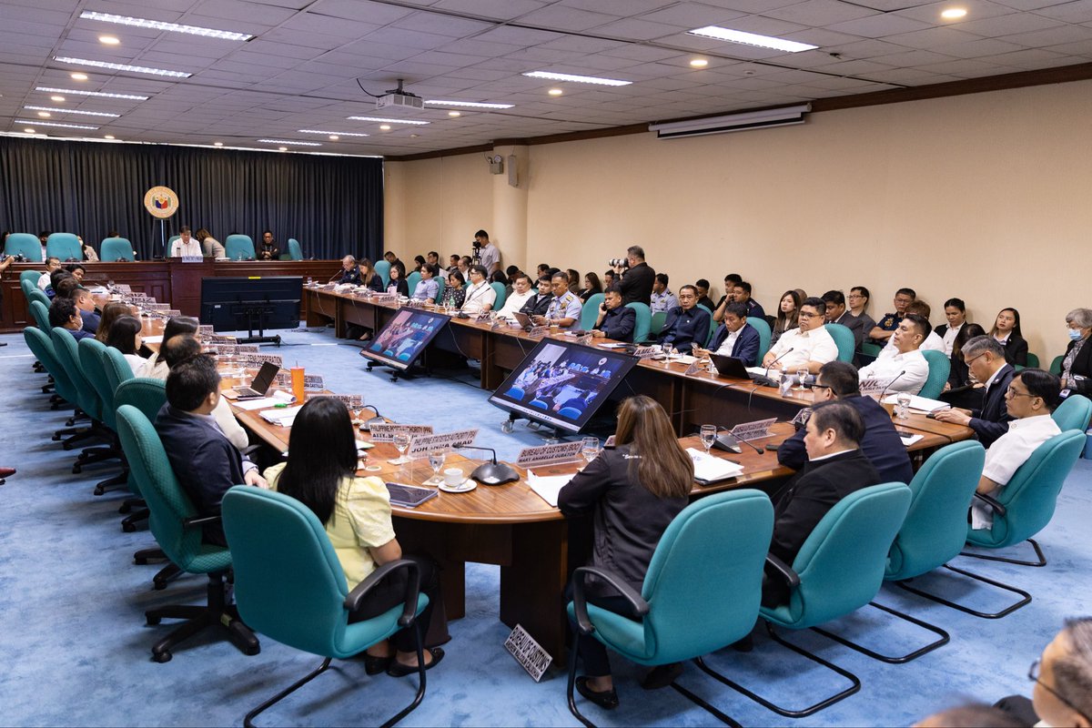 kikopangilinan's tweet image. GALING CHINA ANG ULO NG KAMADANG SINDIKATO SA AGRI SMUGGLING TULAD NG MGA POGO

Tulad ng POGO, may mga kasabwat na Pilipino. Unti-unting nabubunyag ang bulok na sistema kung saan ang mga dummy consignee at insiders ay nagsasabwatan kasama ang ilang opisyal ng gobyerno.

Hindi ito…