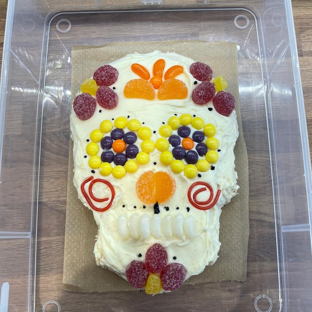 bingleygrammar's tweet image. Huge congratulations to our Yr 7 European Day of Languages Bake-Off champions! 🏆
🥇 Jonathan (1st Place) 🥈 Beau (2nd Place)
A massive thanks to all the students who entered! We were blown away by your fantastic creations and impressive baking skills.  #EuropeanDayofLanguages