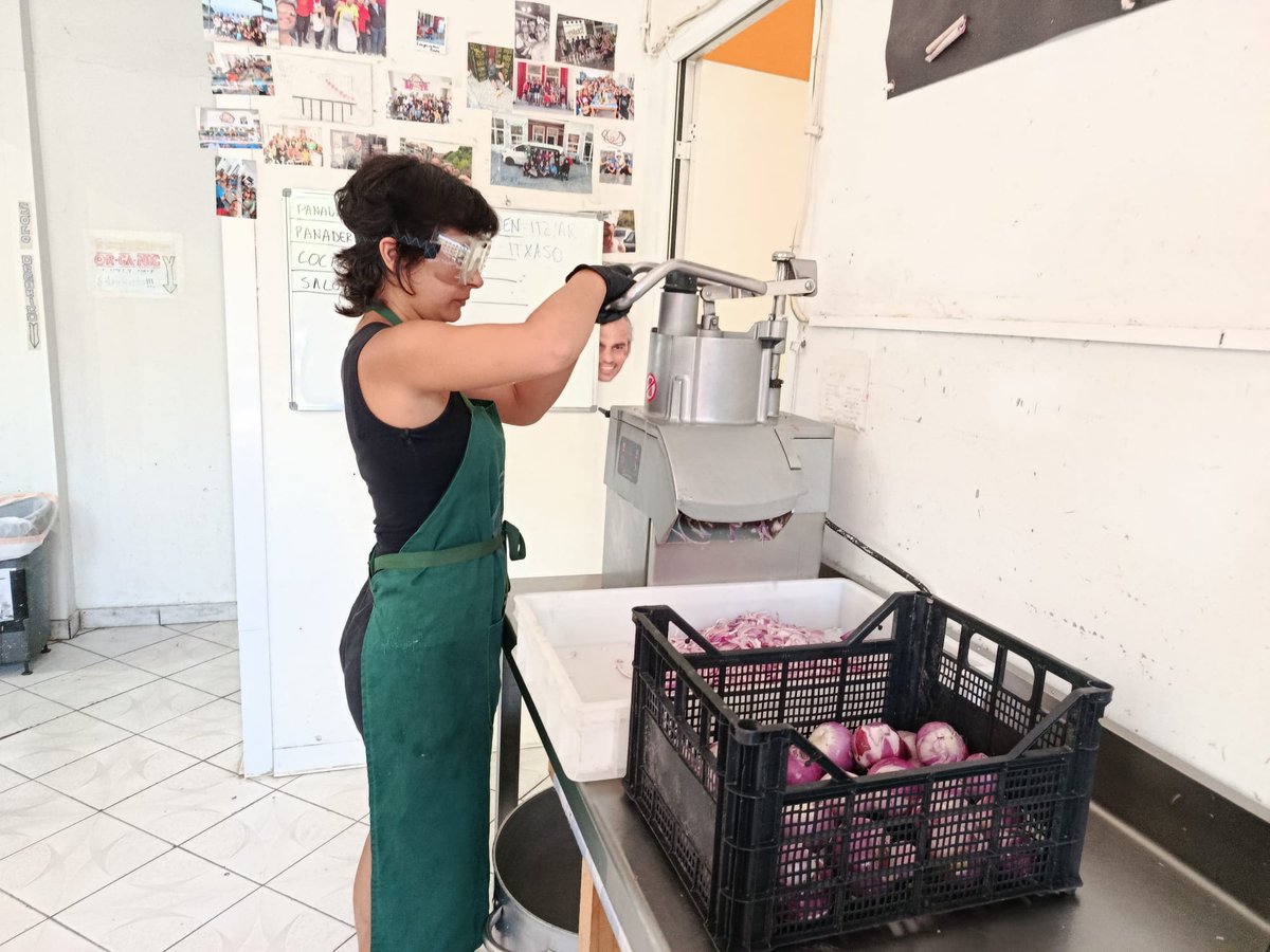 [eus] Ederra, koadrila!  Guztien arteko elkarlan honetan indartsu egiten gara  Mila esker, gurekin batera, bide hau egiten laguntzeagatik!
[cas]¡Menuda cuadrilla! Trabajando y colaborando en equipo nos hacemos fuertes ¡gracias por acompañarnos en este camino!